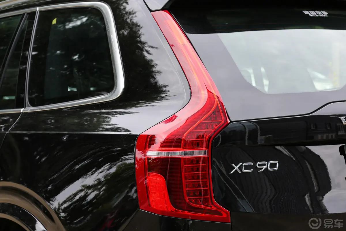 沃尔沃XC90B5 智行豪华版 5座尾灯侧45度俯拍