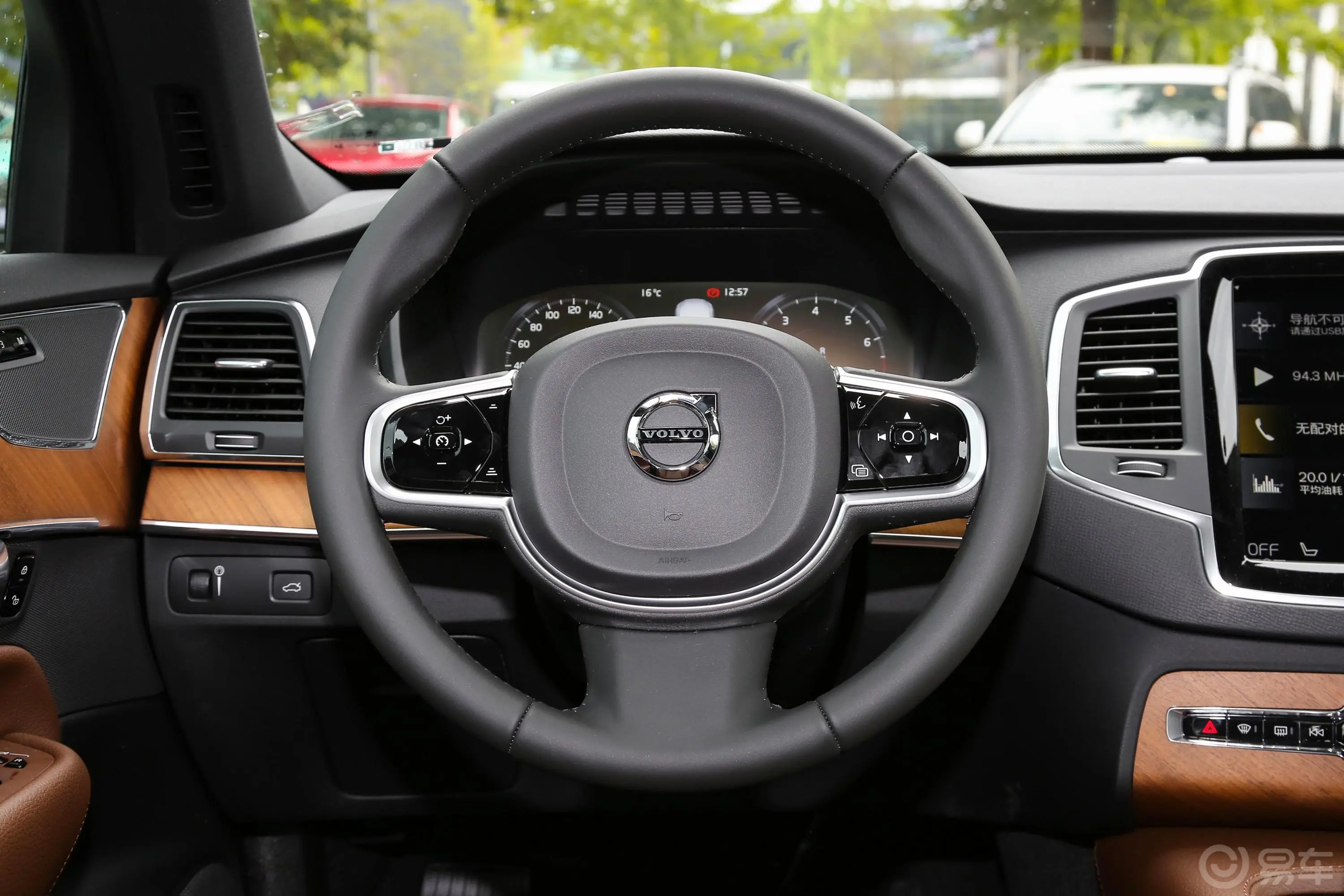 沃尔沃XC90B5 智行豪华版 5座方向盘