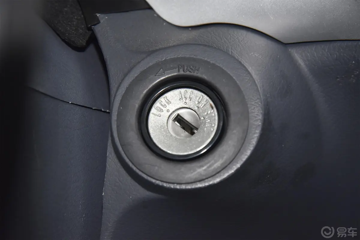 开沃D10电动厢式运输车 低顶 49.2kWh钥匙孔或一键启动按键