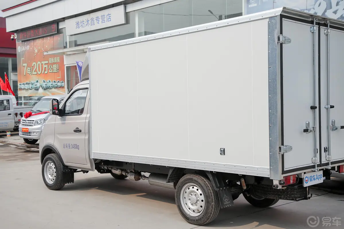新豹T5东安1.6L 122马力 3.18米厢货 单排 舒适版 汽油 国Ⅵ外观