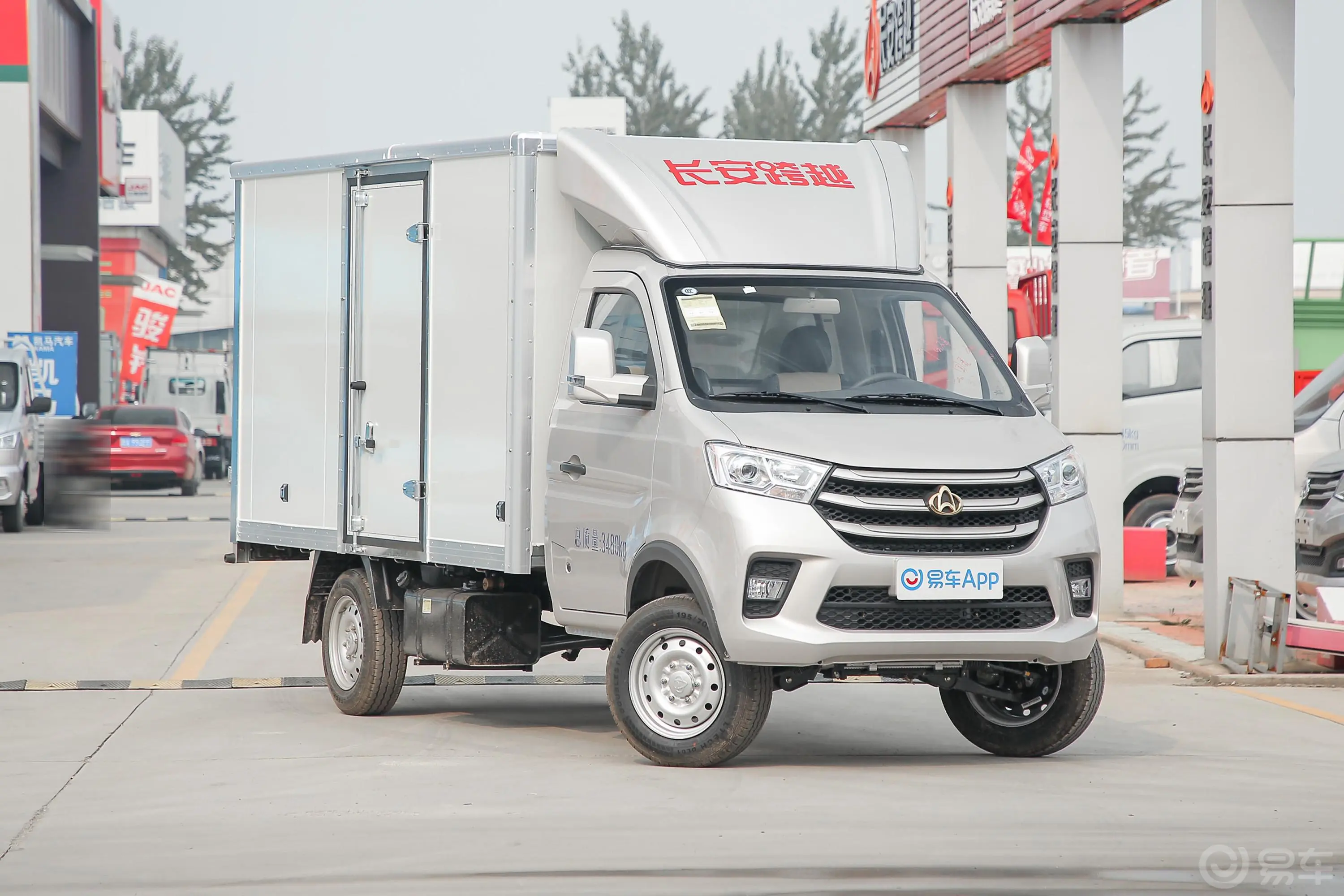 新豹T5东安1.6L 122马力 3.18米厢货 单排 舒适版 汽油 国Ⅵ外观