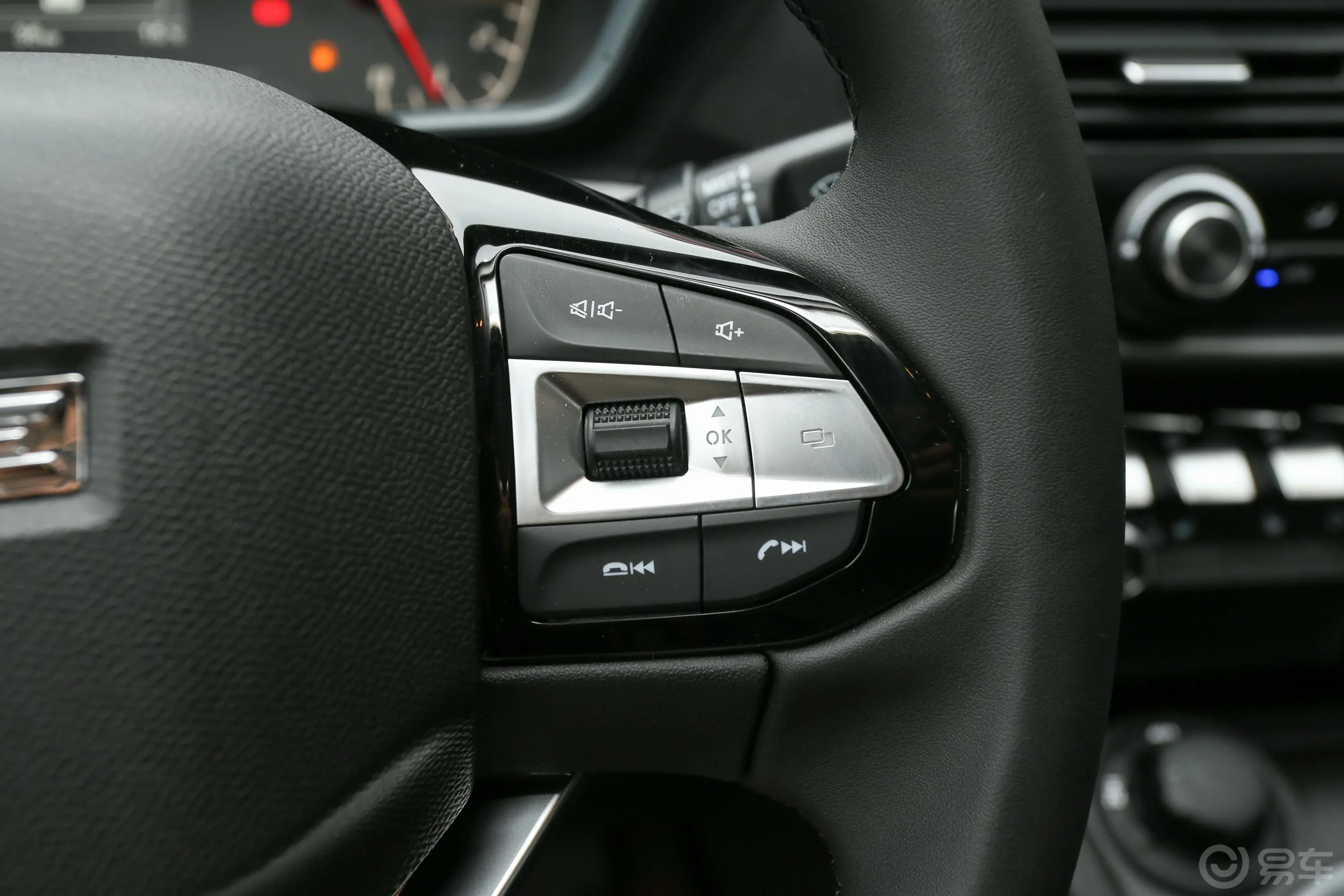 凯程F702.5T 手动 四驱 标轴 豪华版 柴油右侧方向盘功能按键