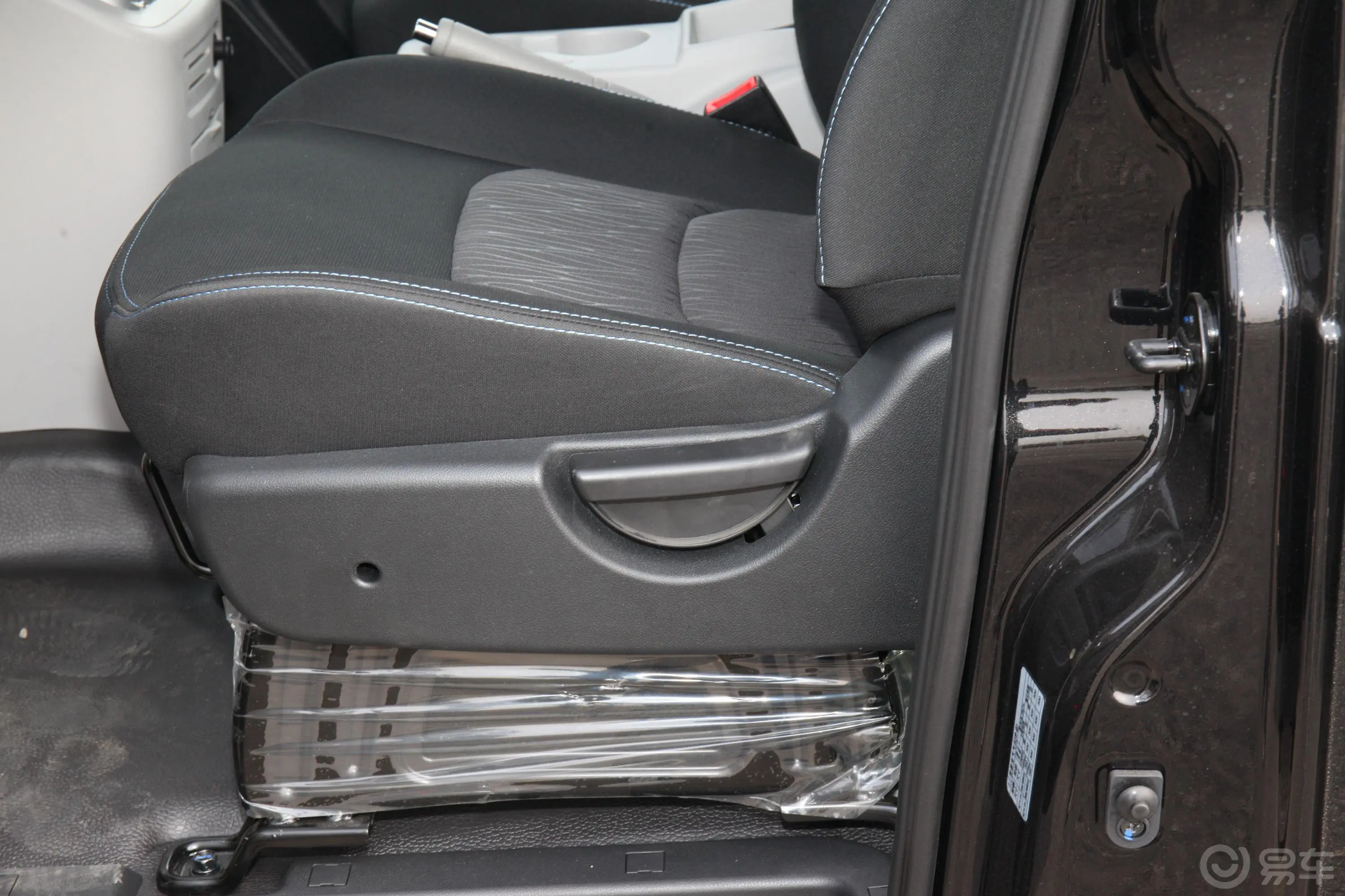 瑞风M3宜家版 1.8L 年度型 7座主驾座椅调节