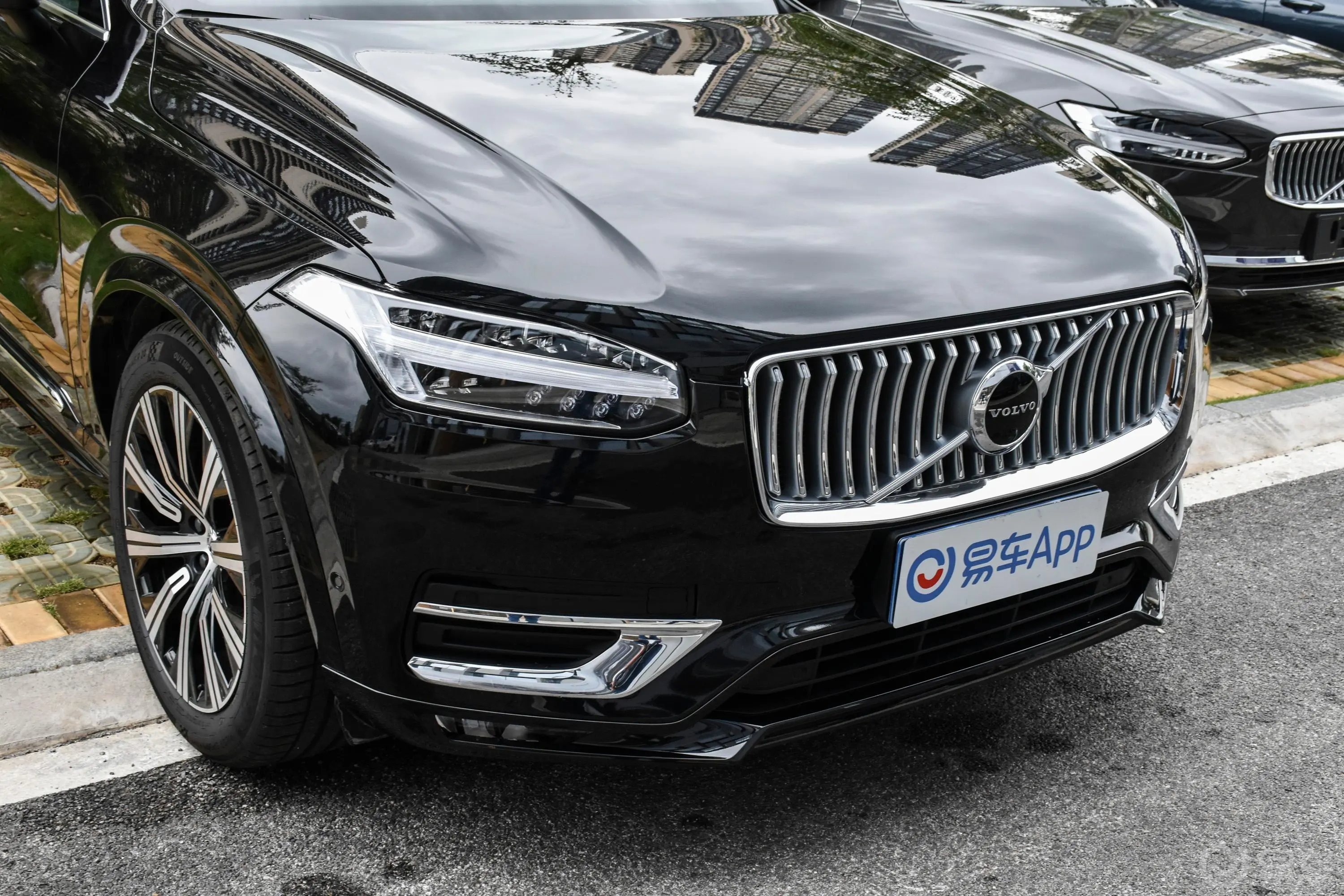 沃尔沃XC90B6 智雅豪华版 7座前格栅侧俯拍