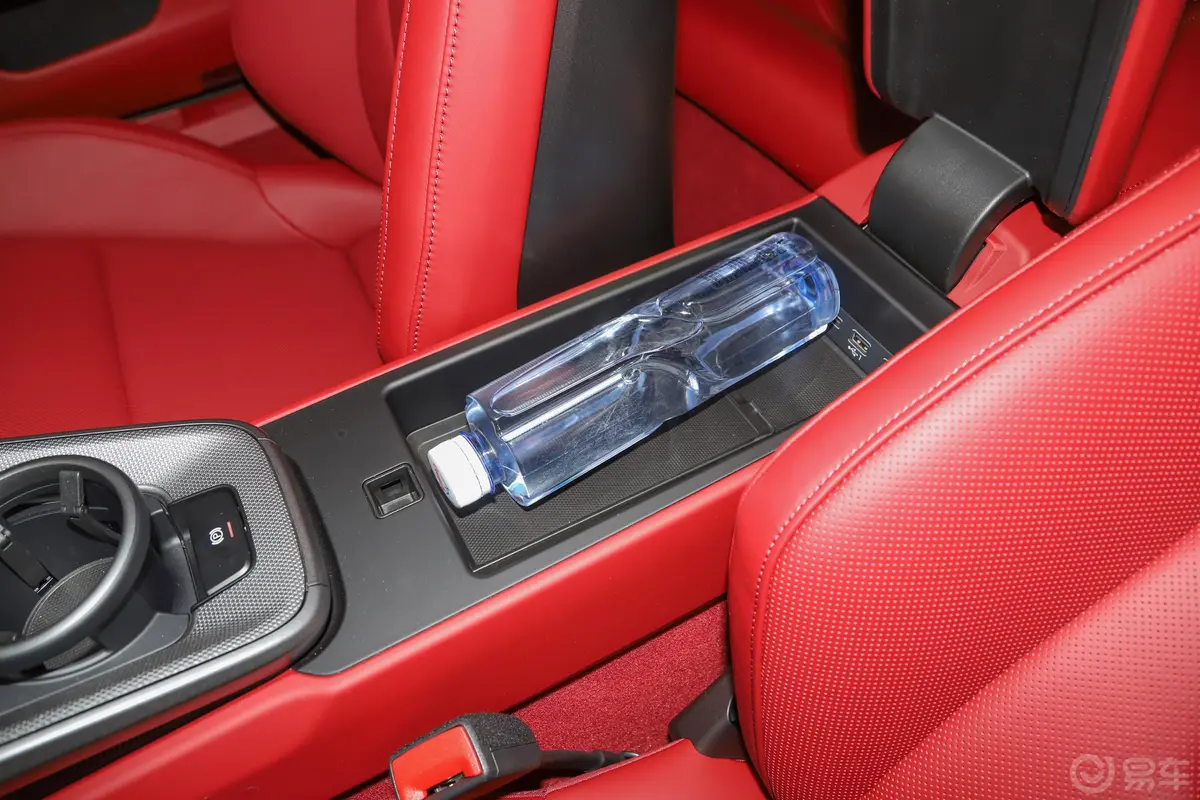 保时捷911Carrera 4S Cabriolet 3.0T前排扶手箱储物格