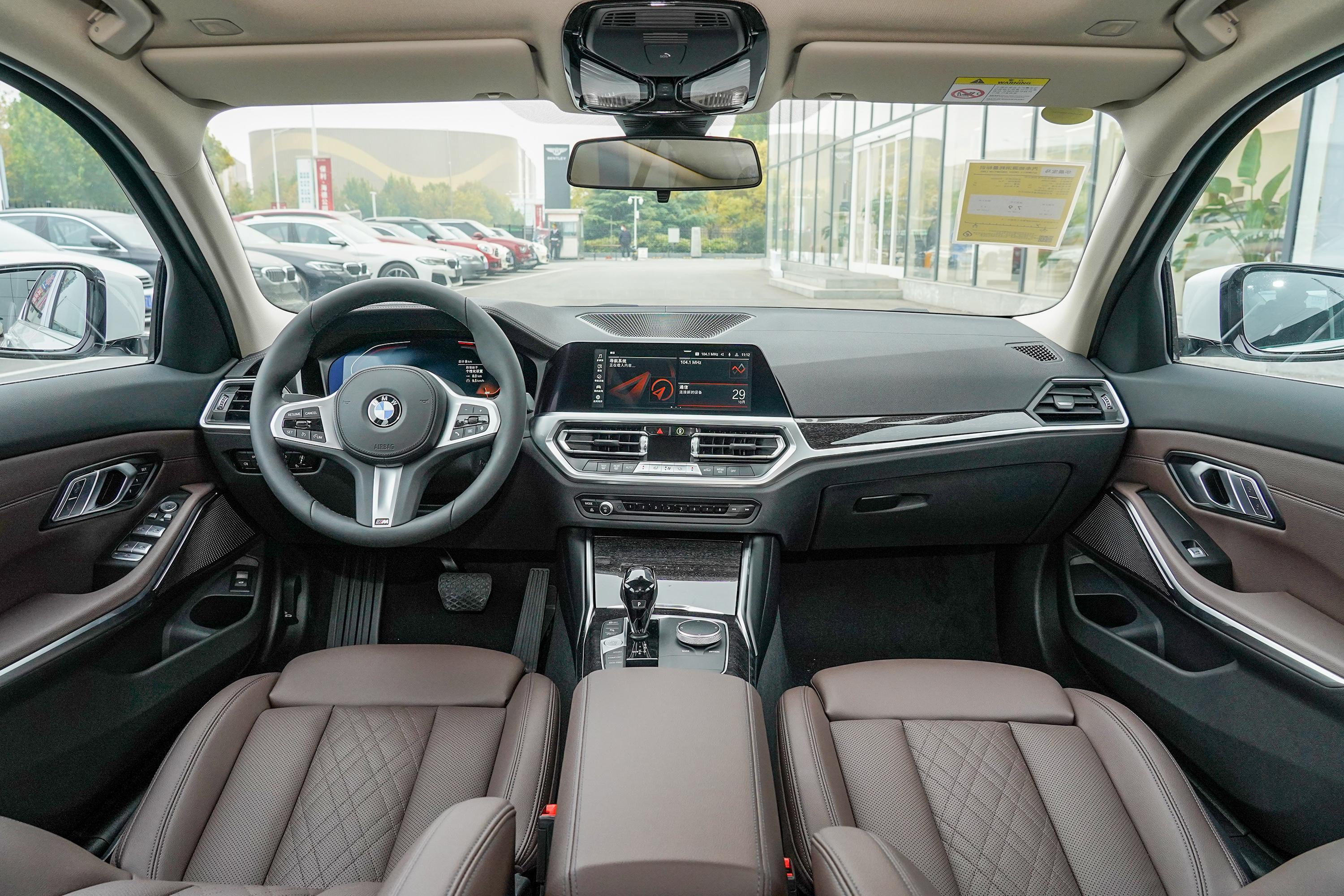 【宝马3系325Li xDrive M运动套装内饰全景正拍图片-汽车图片大全】-易车