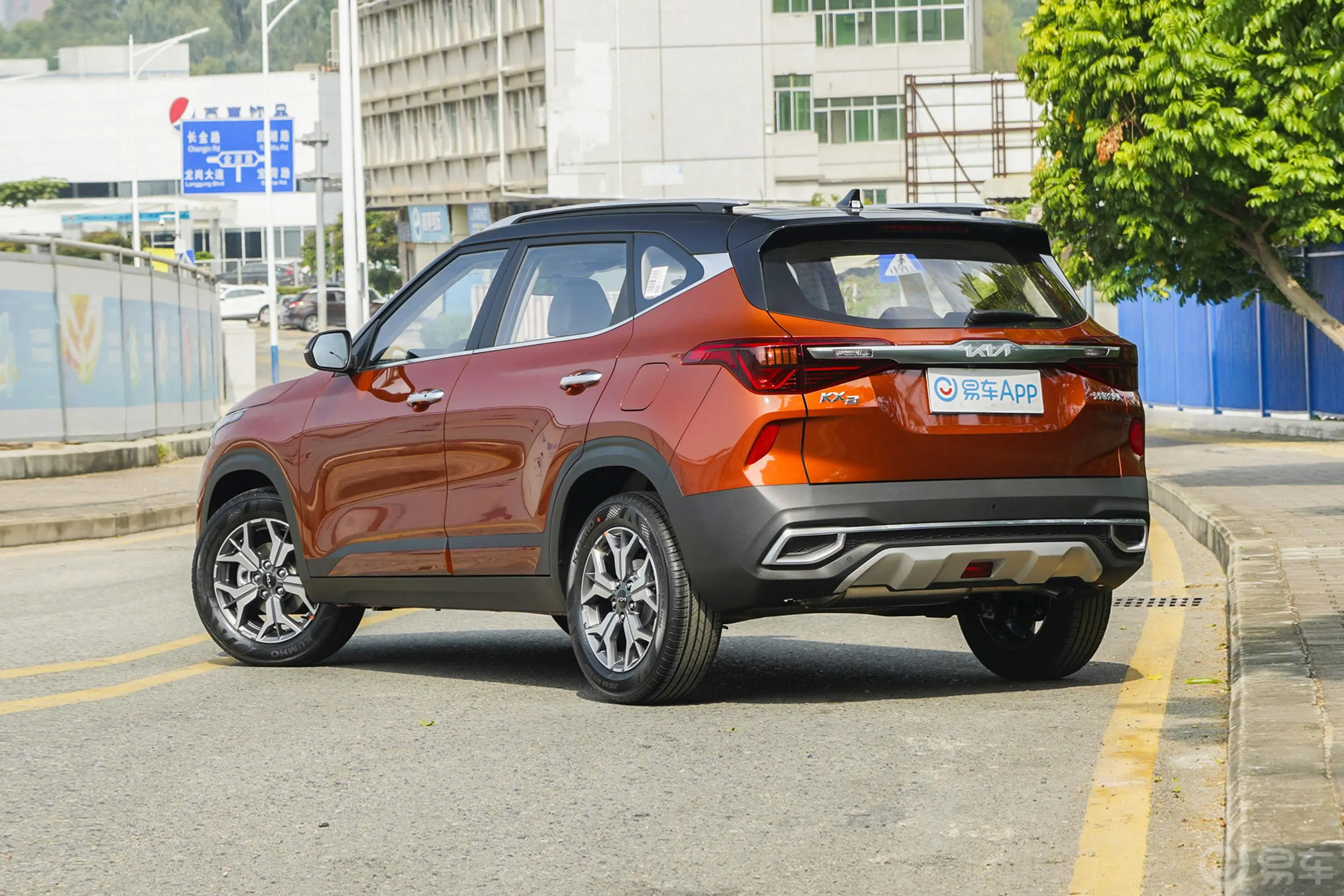 KX3傲跑1.5L CVT 潮流版侧后45度车头向左水平