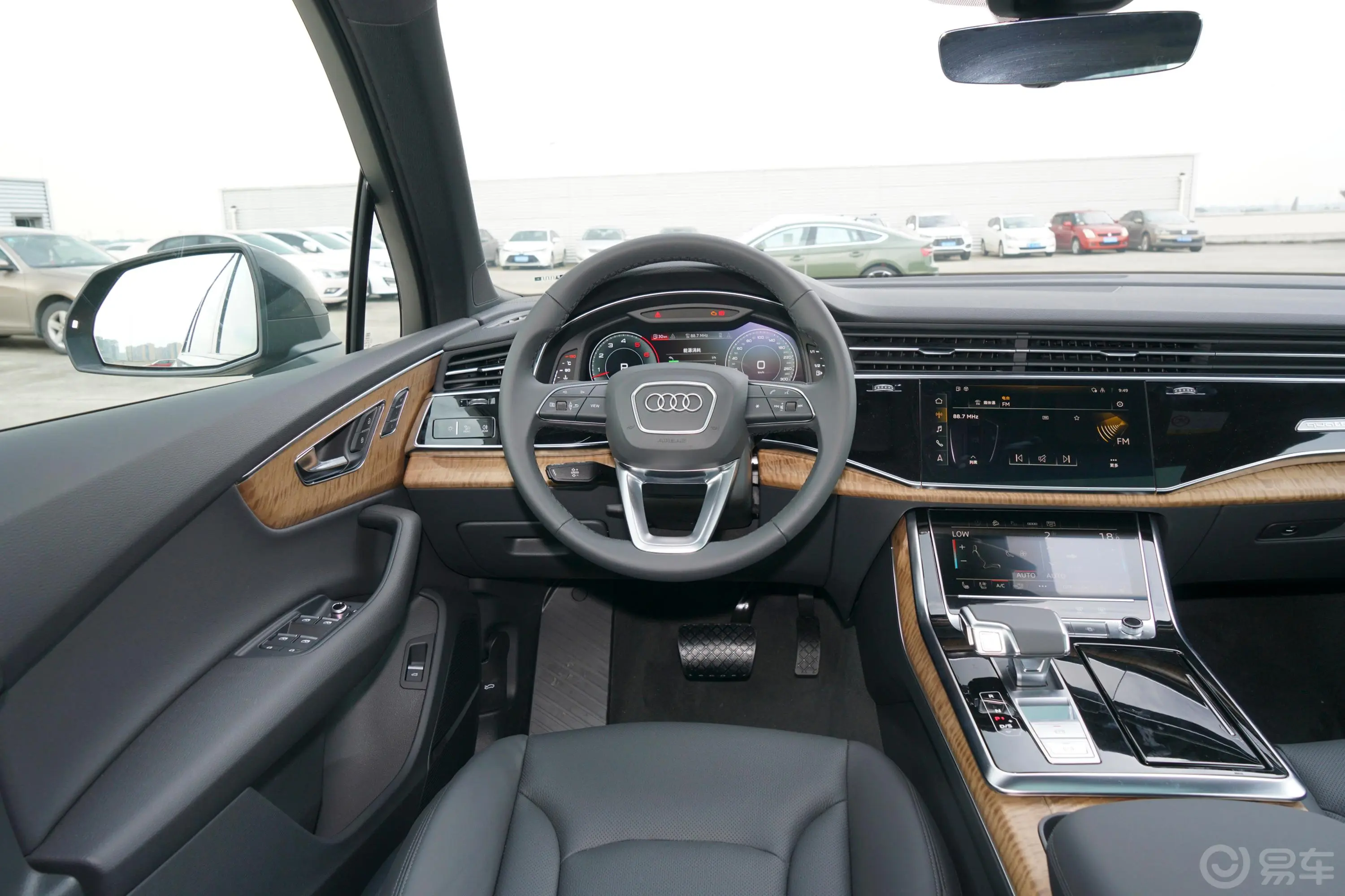 奥迪Q755 TFSI quattro S line冰雪运动型驾驶位区域