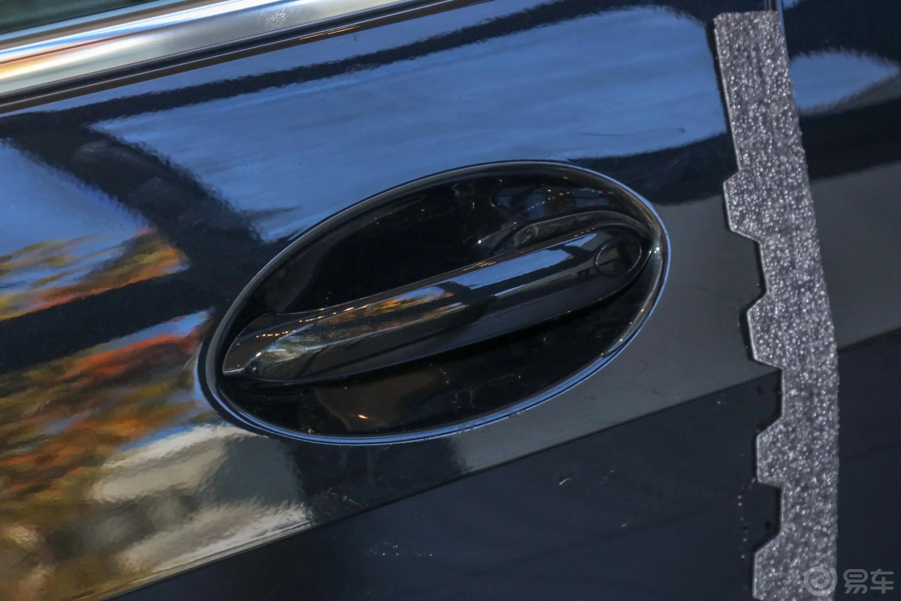 宝马X7改款 xDrive40i 领先型 豪华套装驾驶员侧前门把手