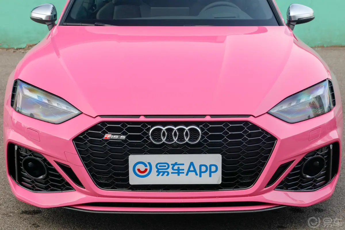 奥迪RS 52.9T Sportback 暗金版外观