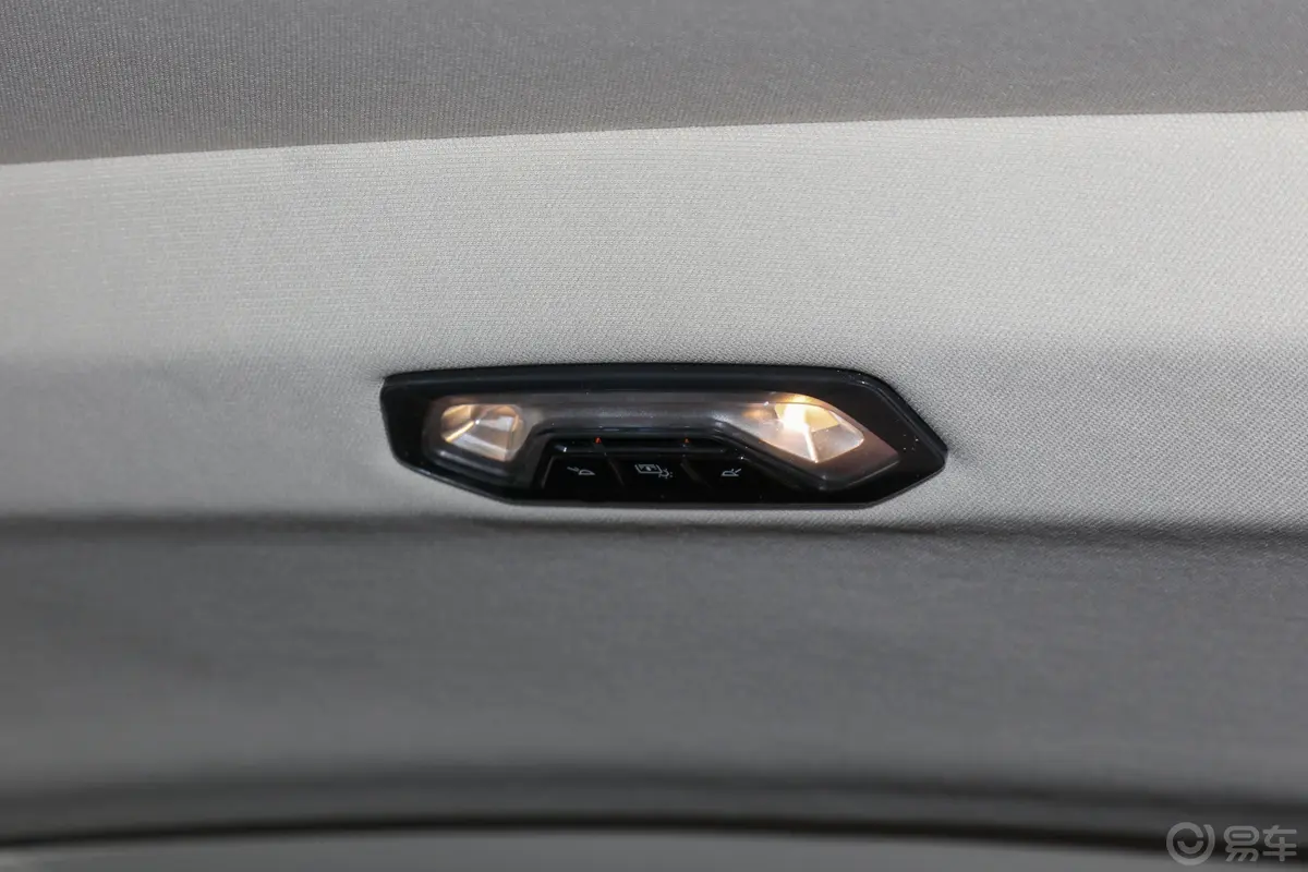 宝马X7改款 xDrive40i 领先型 豪华套装空间
