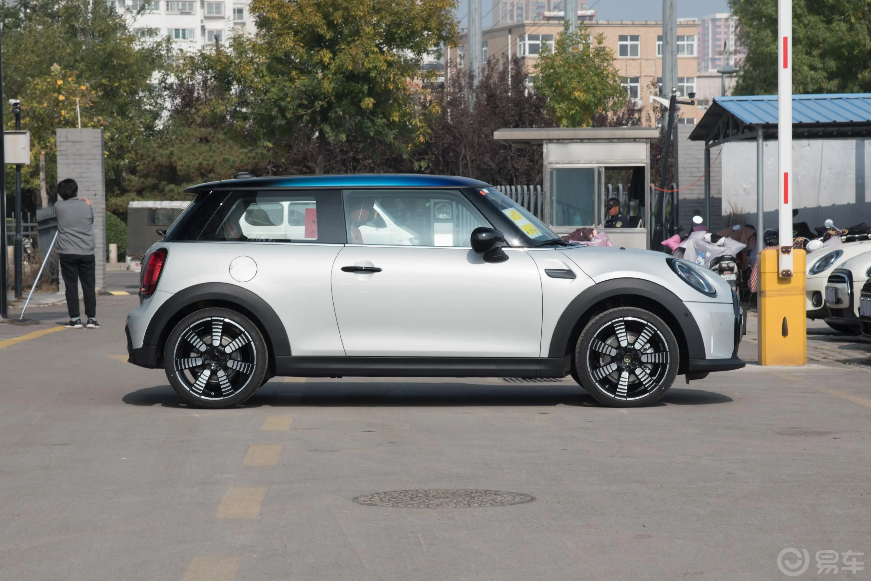 MINI1.5T COOPER The Coopers 纪念版正侧车头向右水平