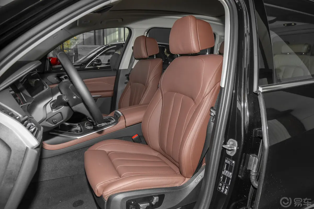 宝马X7改款 xDrive40i 领先型 豪华套装驾驶员座椅