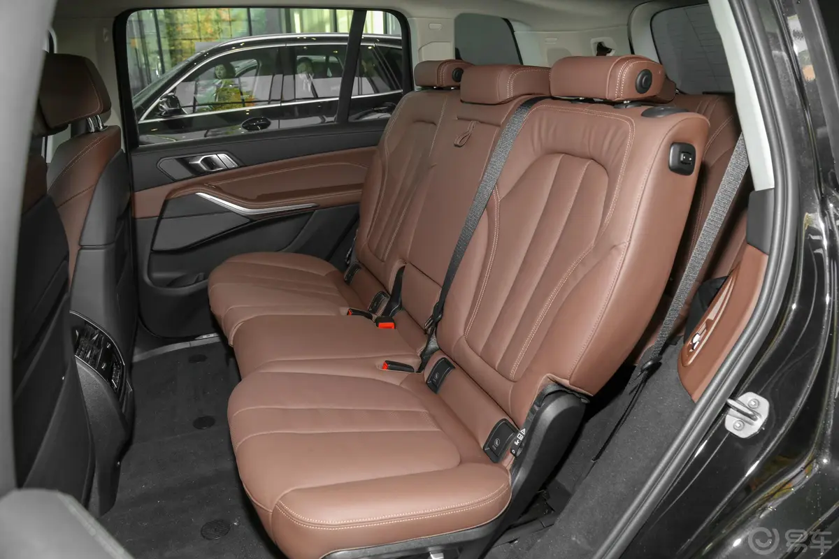 宝马X7改款 xDrive40i 领先型 豪华套装后排座椅