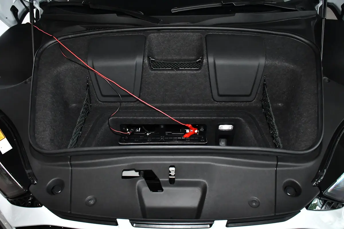 奥迪R8R8 V10 Coupe Performance后备厢空间特写