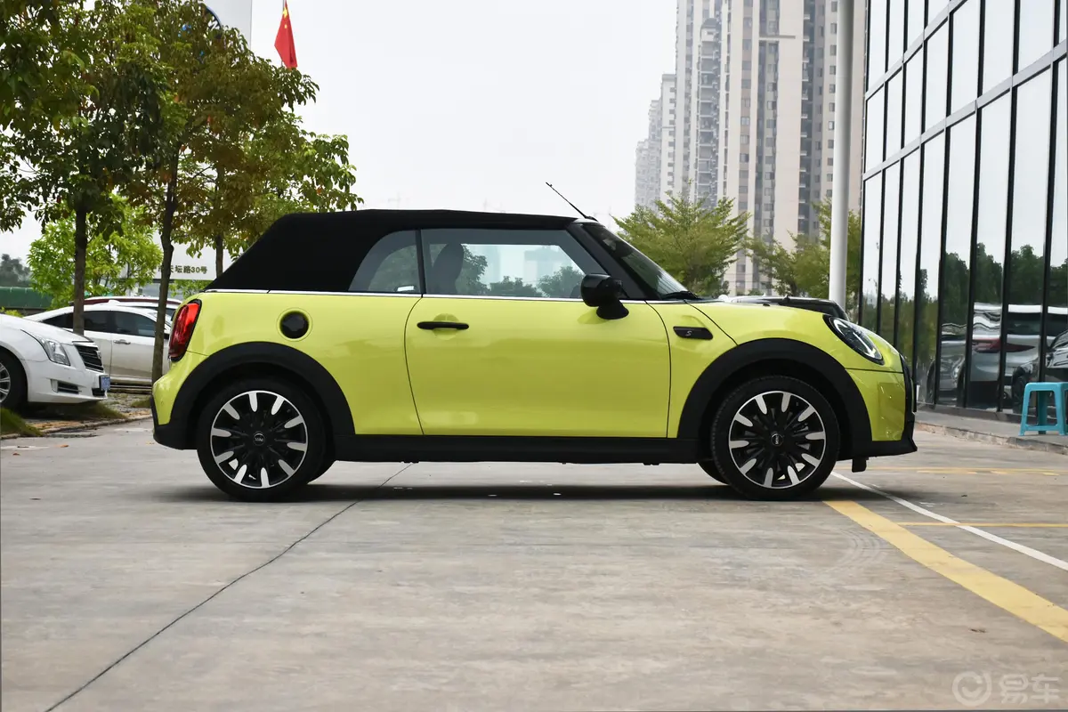 MINI CABRIO改款 2.0T COOPER S CABRIO 经典派正侧车头向右水平