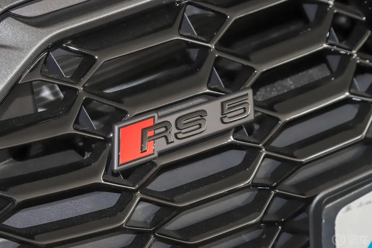 奥迪RS 52.9T Coupe 暗金版外观