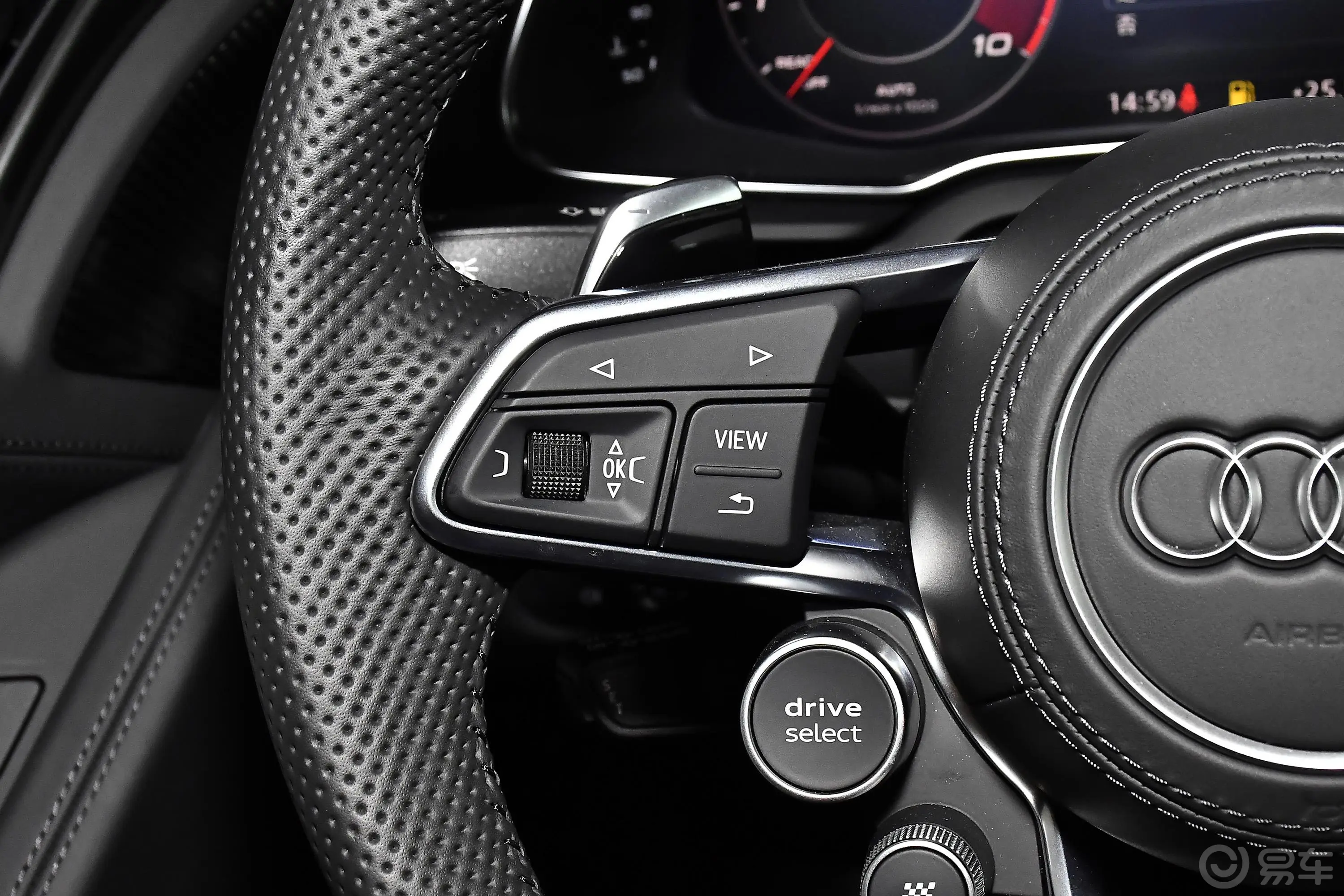 奥迪R8R8 V10 Coupe Performance左侧方向盘功能按键