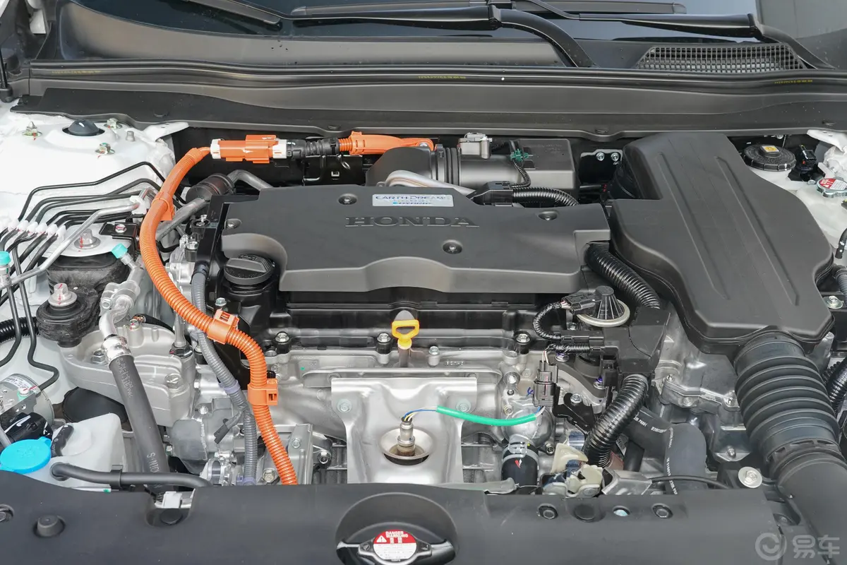 英仕派锐·混动 2.0L E-CVT 净雅版发动机特写