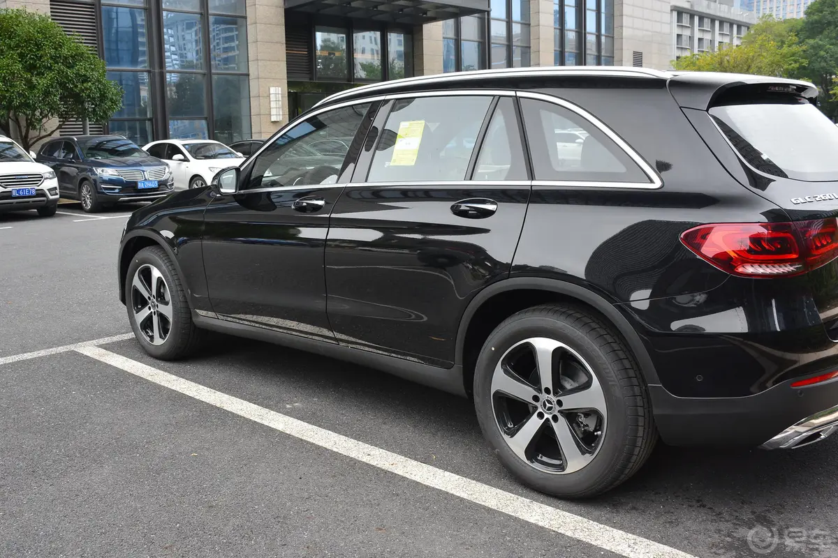 奔驰GLCGLC 260 L 4MATIC 动感型外观