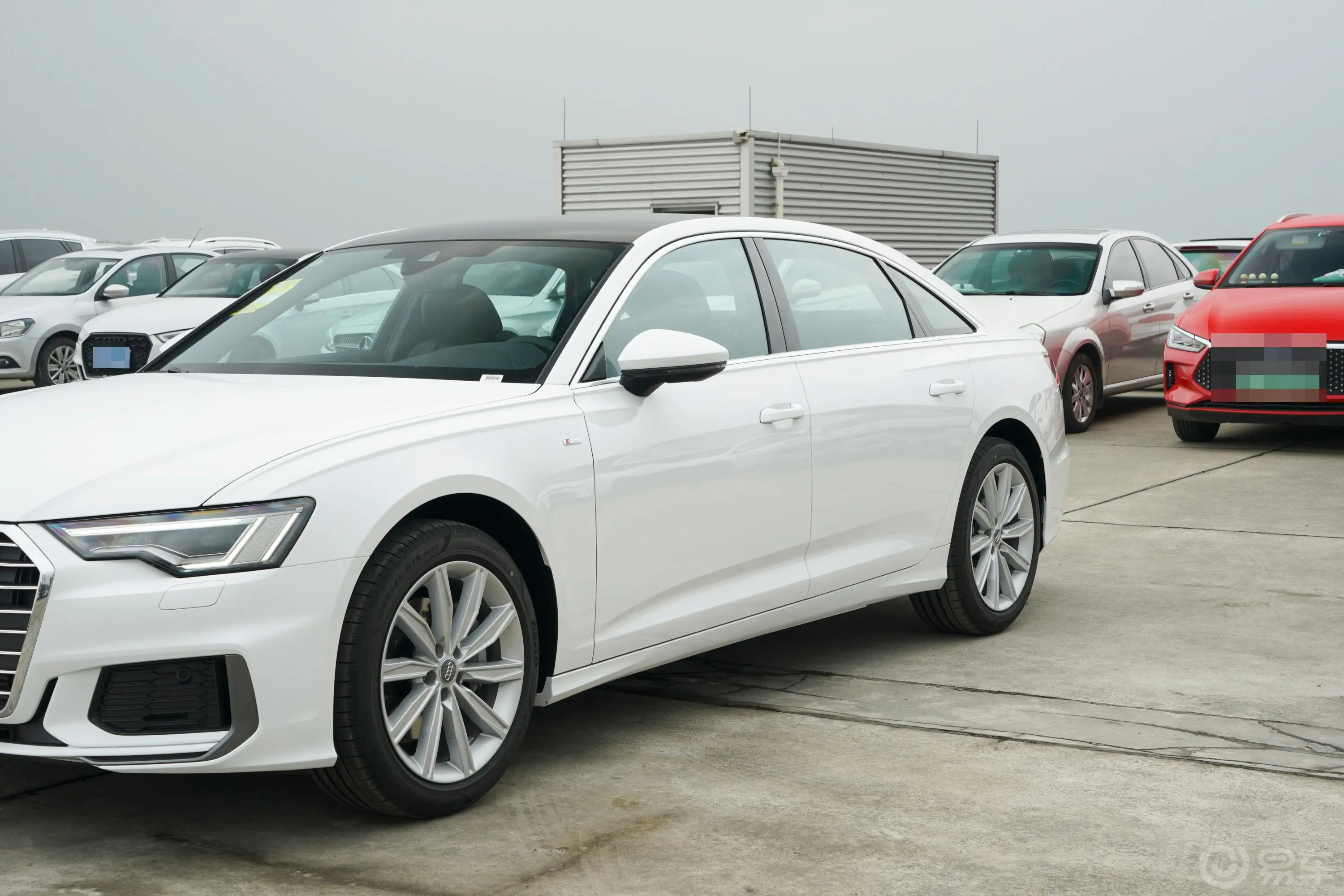 奥迪A6L45 TFSI 臻选动感型外观