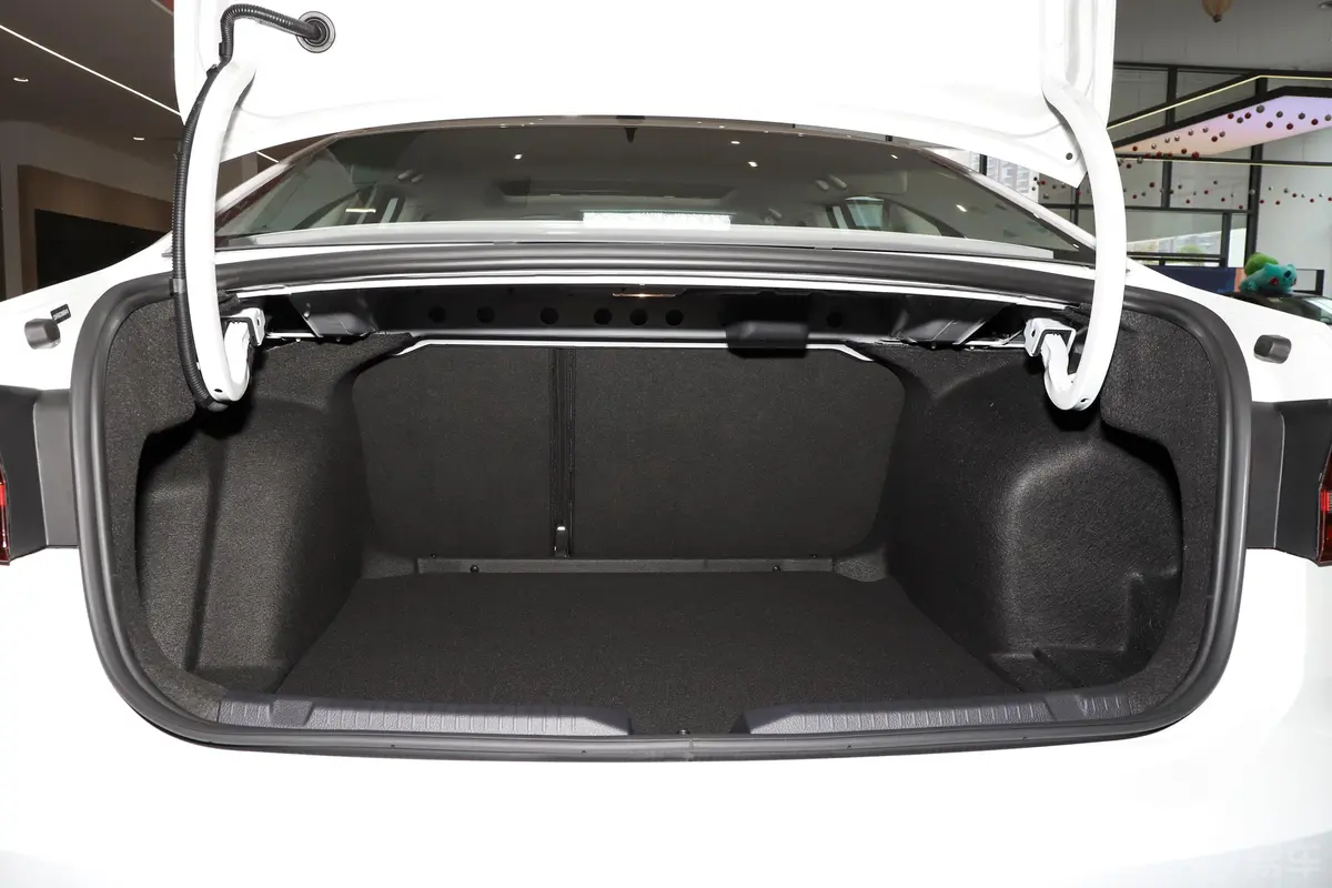 朗逸1.5L 自动舒适版后备厢空间特写