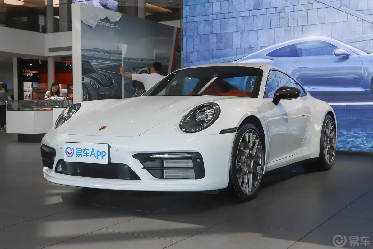 保时捷911Carrera S 3.0T侧前45度车头向左水平