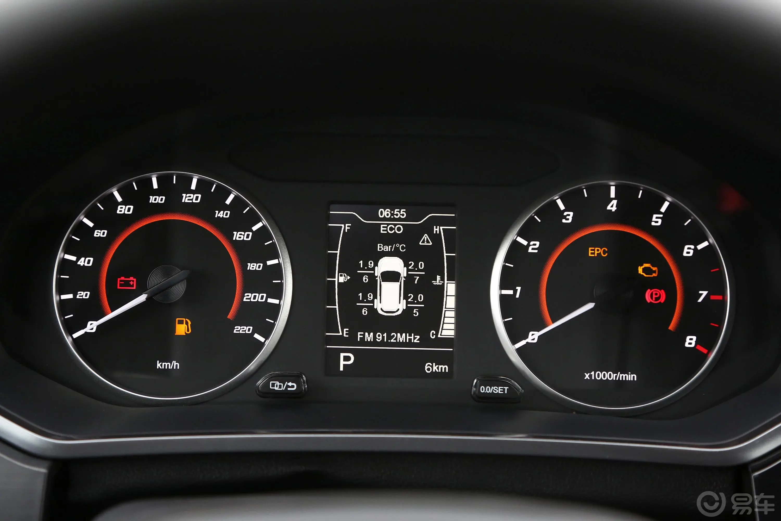 瑞虎3x改款 PLUS 1.5L CVT 痛快红枣版-I型内饰