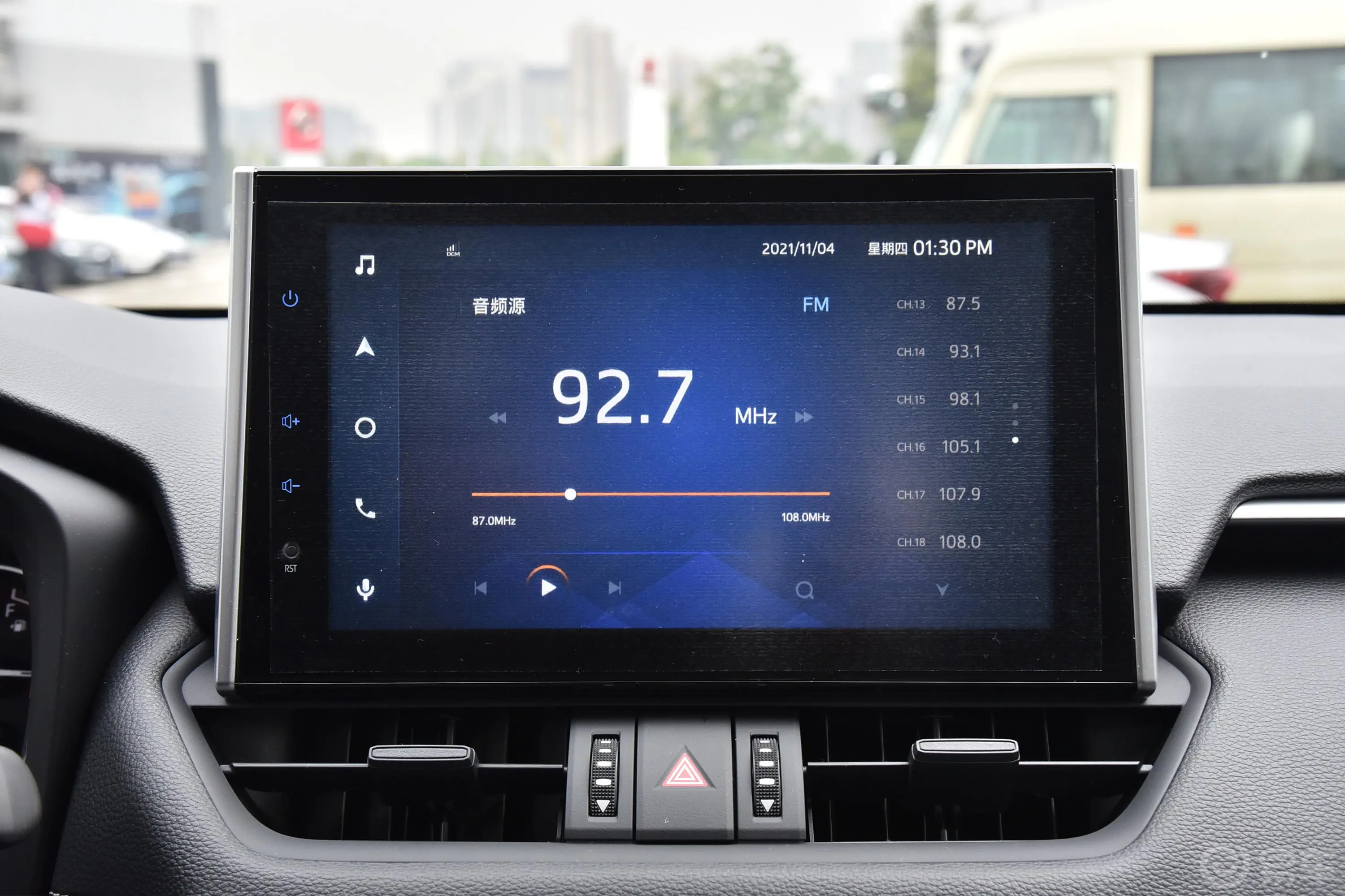 RAV4荣放2.0L CVT 两驱 风尚版内饰