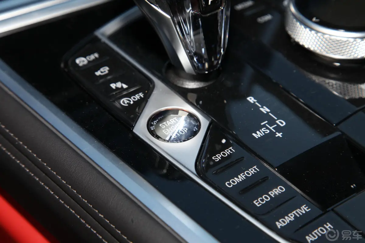 宝马8系四门轿跑车 840i 烈焰典藏版钥匙孔或一键启动按键