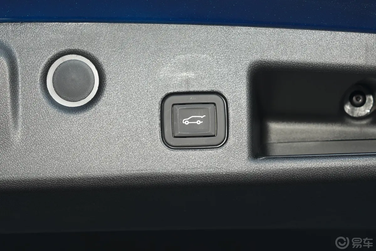 探界者轻混 550T RS 四驱智能捍界版电动尾门按键（手动扶手）