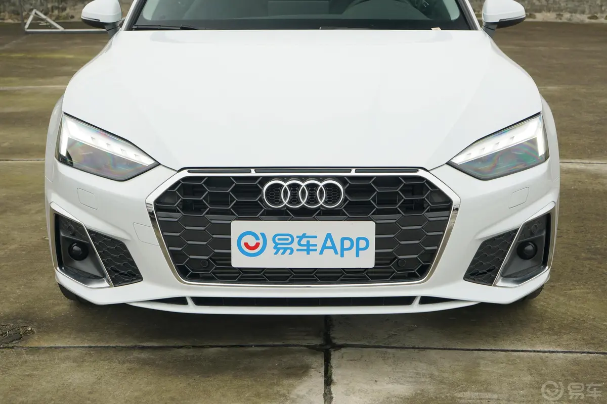 奥迪A5Coupe 40 TFSI 时尚动感型外观