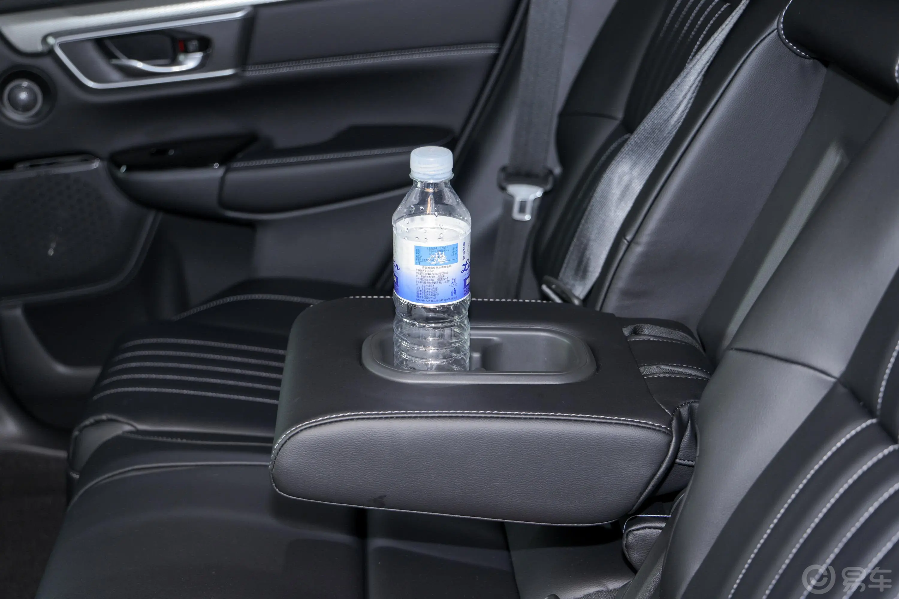 皓影 e:PHEV2.0L 65km 尊贵版后排(第二排)杯架