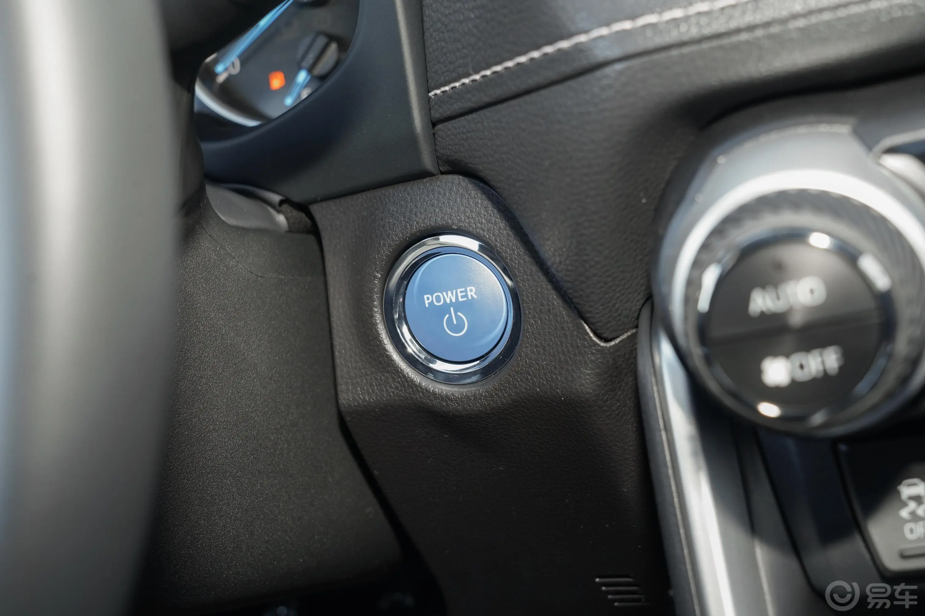 威兰达双擎 2.5L 四驱豪华版钥匙孔或一键启动按键