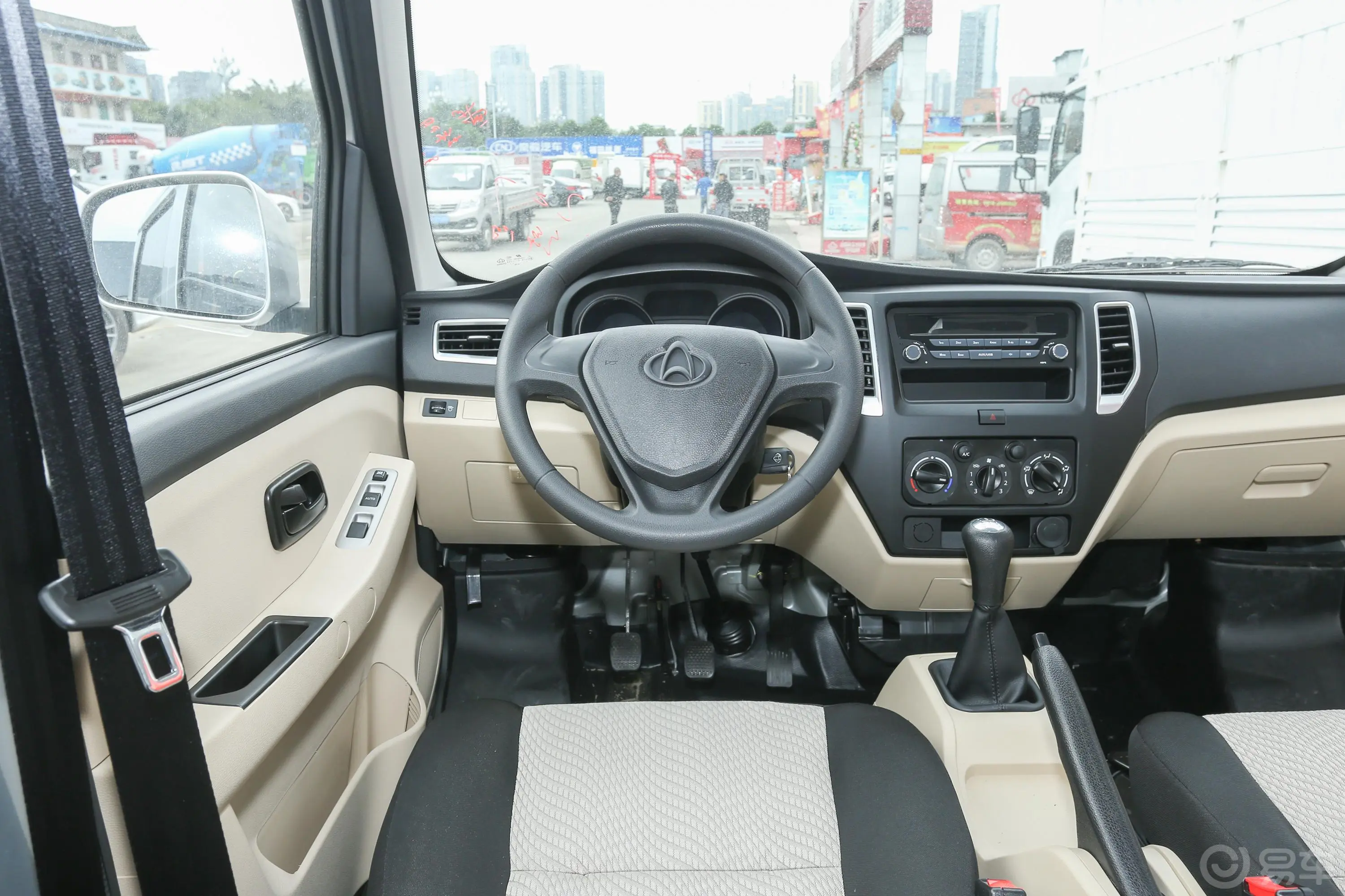新豹T3标准版 东安1.6L 122马力 2.22米栏板 双排 汽油 国Ⅵ驾驶位区域