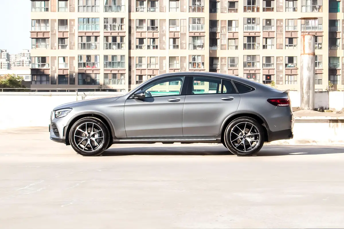 奔驰GLC轿跑 AMGAMG GLC 43 4MATIC 轿跑SUV正侧车头向左水平