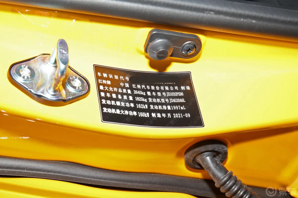 域虎72.0T 手动 两驱 长轴 舒享版 汽油车辆信息铭牌