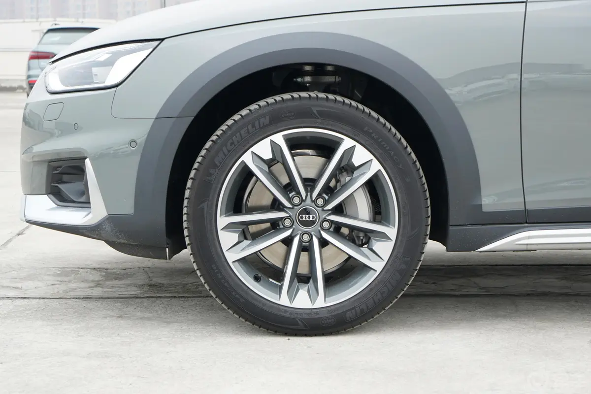 奥迪A4(进口)allroad quattro前轮毂造型