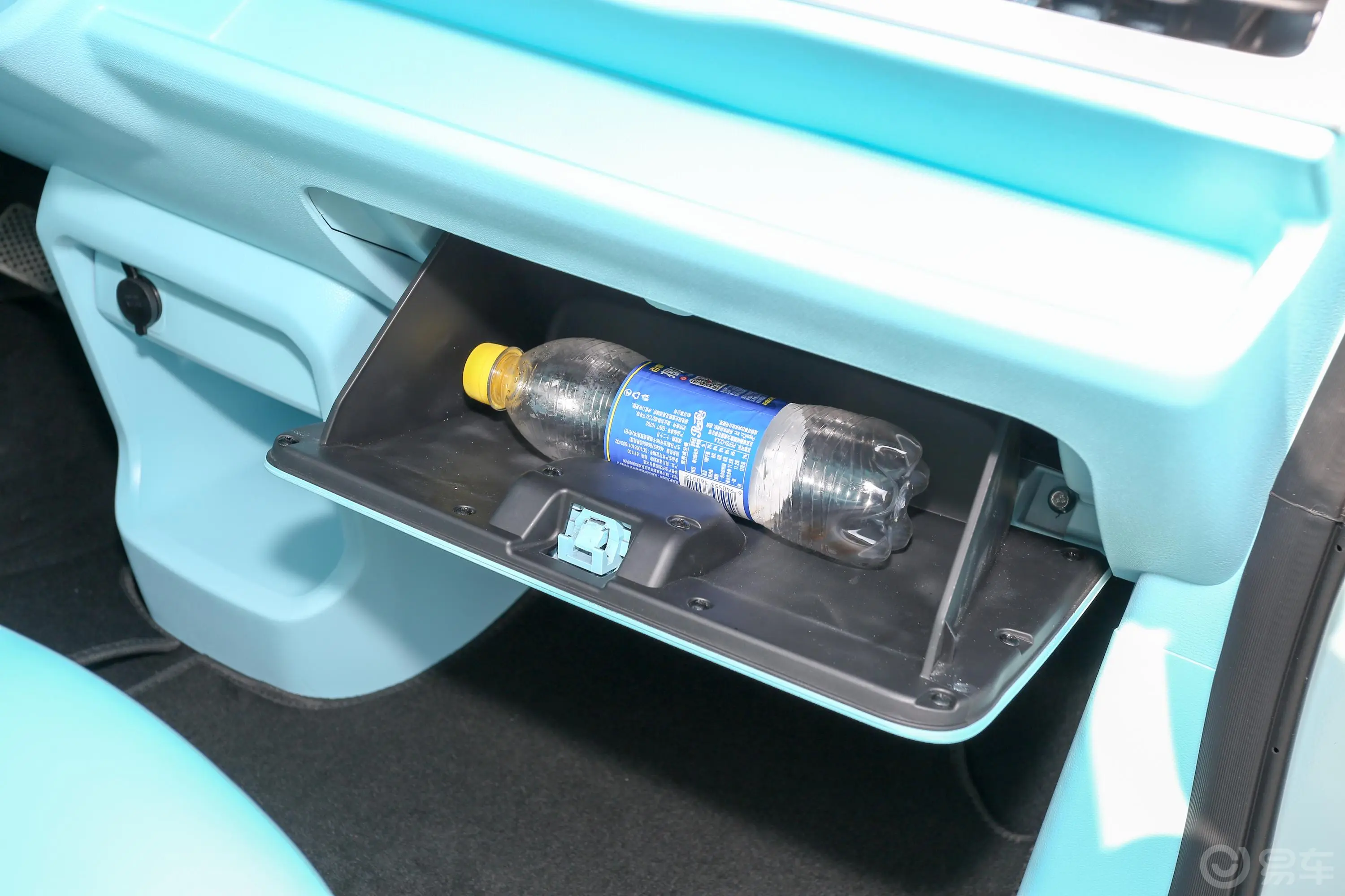 雷丁芒果中餐厅品味版手套箱空间水瓶横置