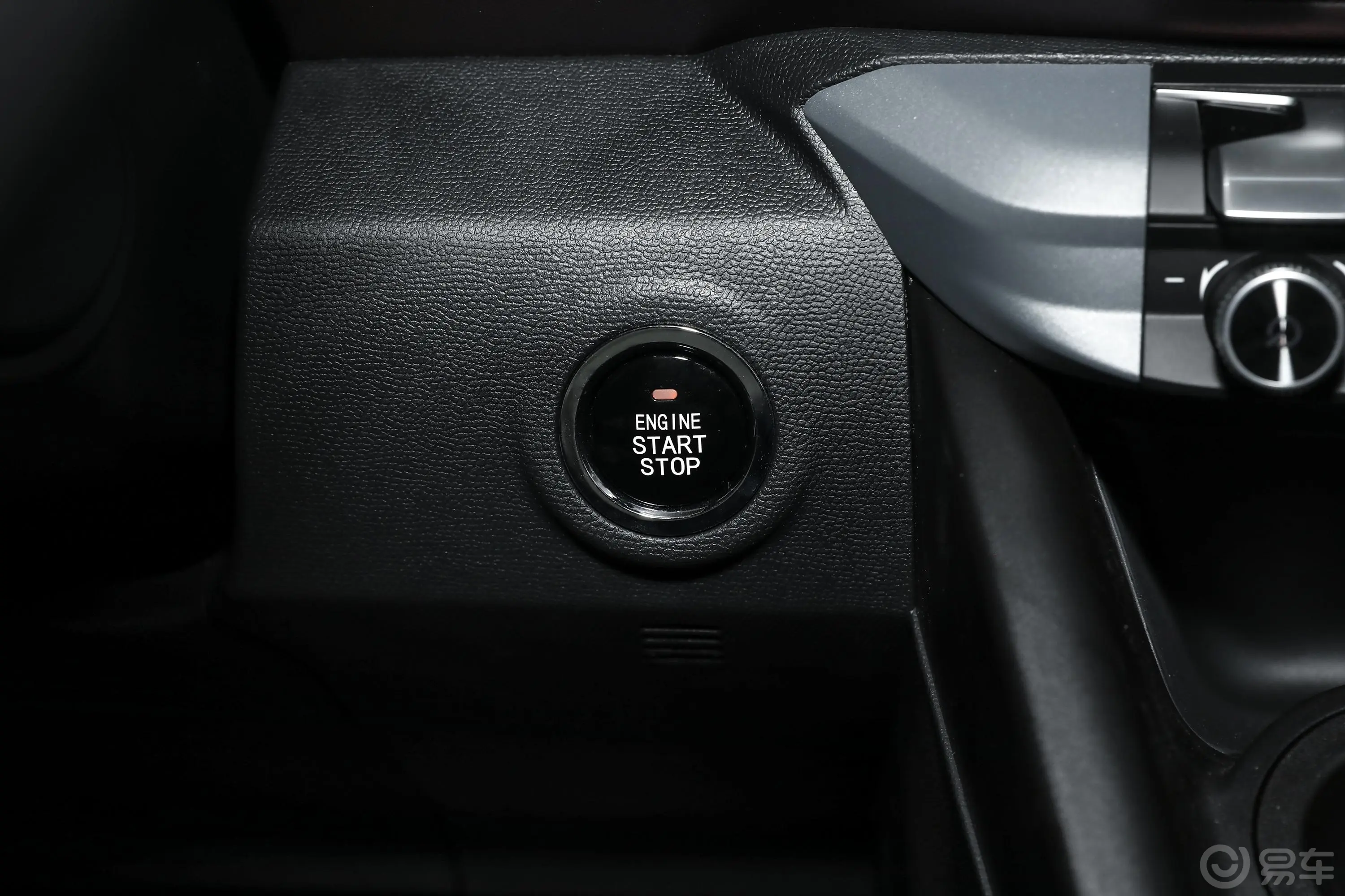 凯程F702.4T 手自一体 两驱 标轴 行政版 汽油钥匙孔或一键启动按键