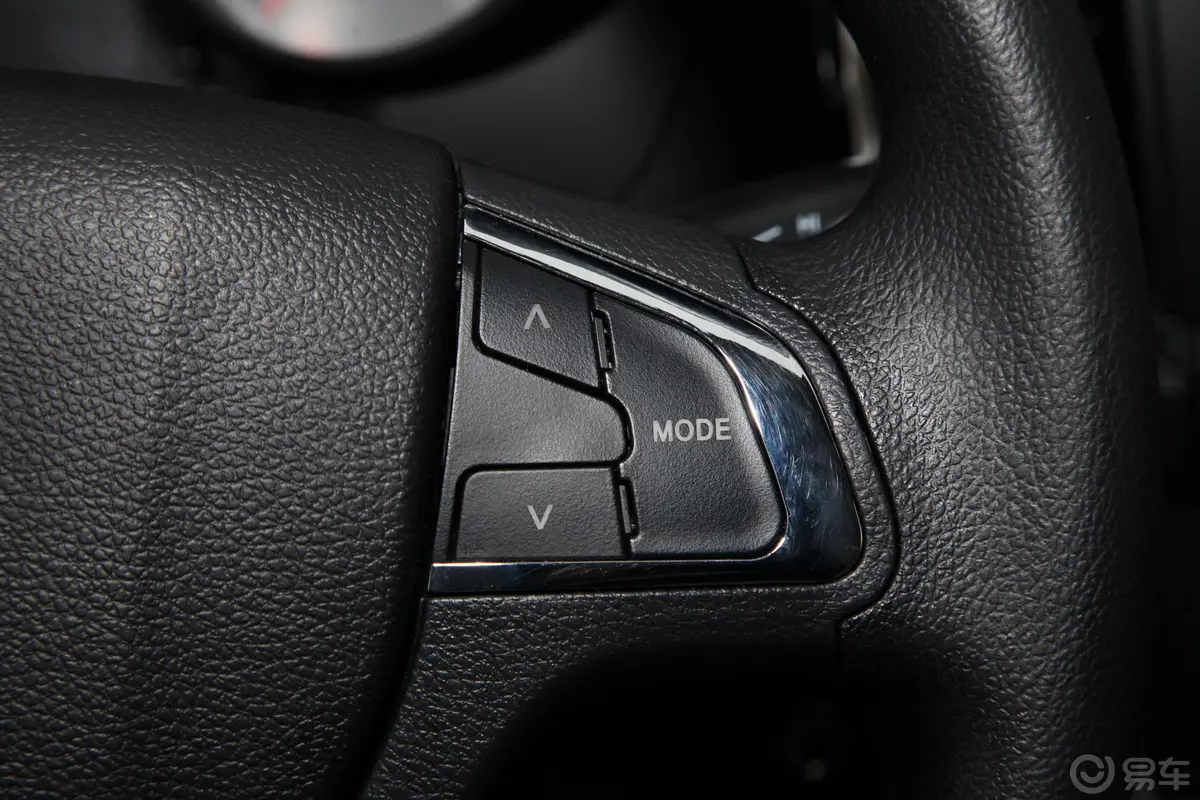锋锐F31.6L 手动 单排厢货 舒适版右侧方向盘功能按键