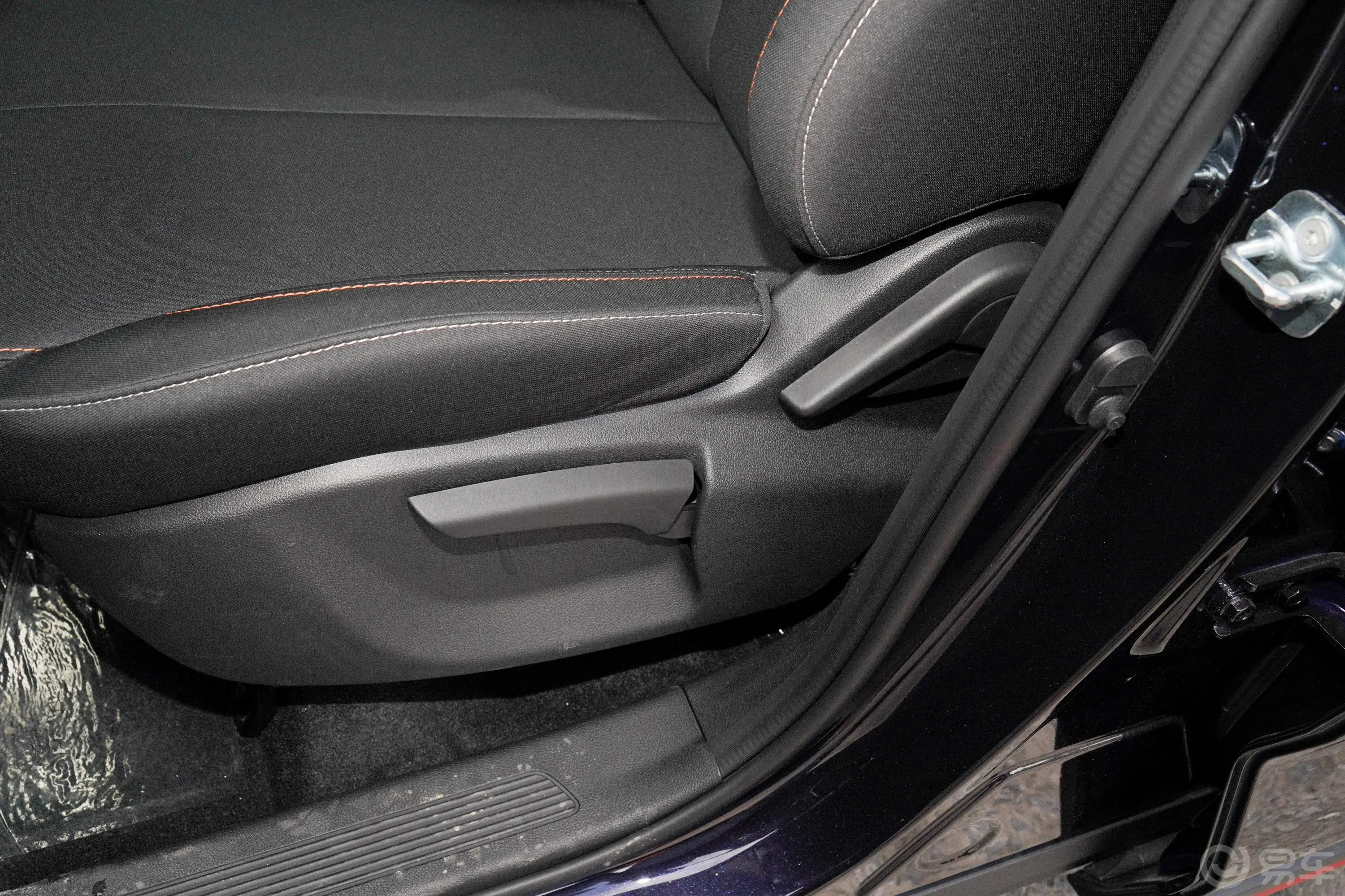 长安欧尚X7 PLUS蓝鲸版 1.5T 双离合豪华型 5座主驾座椅调节
