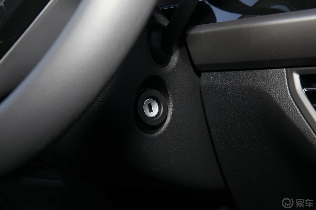 朗逸1.5L 手动舒适版钥匙孔或一键启动按键