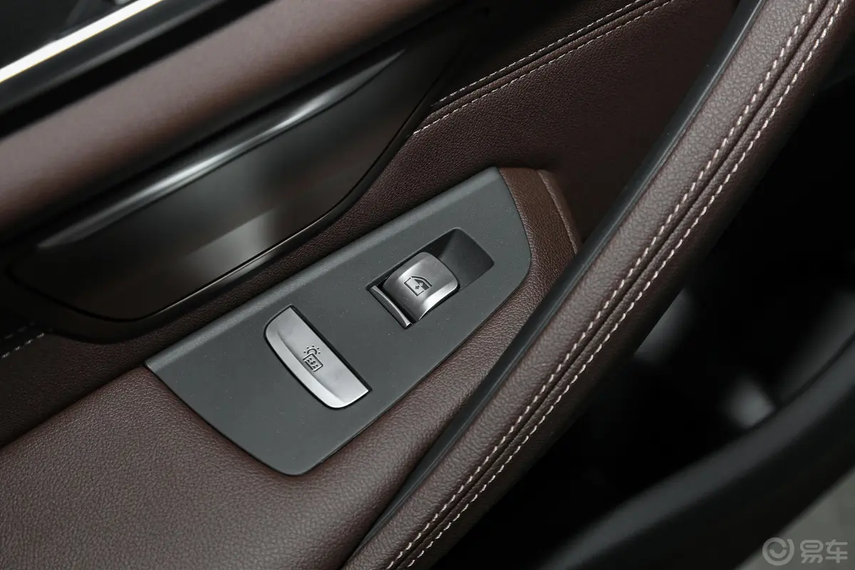 宝马5系 插电混动改款 535Le 先锋版M运动套装后车窗调节