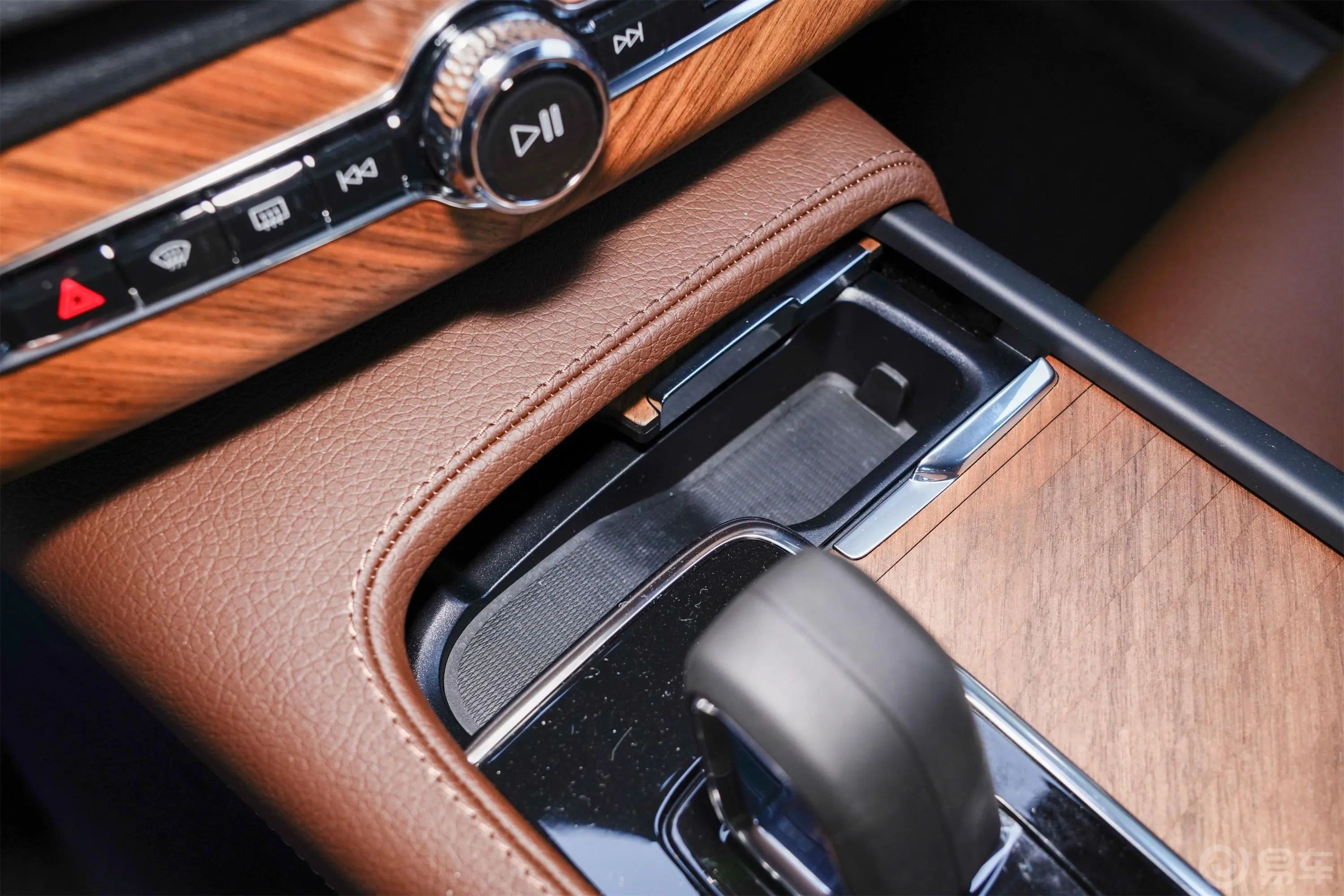 沃尔沃XC90B6 智逸豪华版 7座内饰