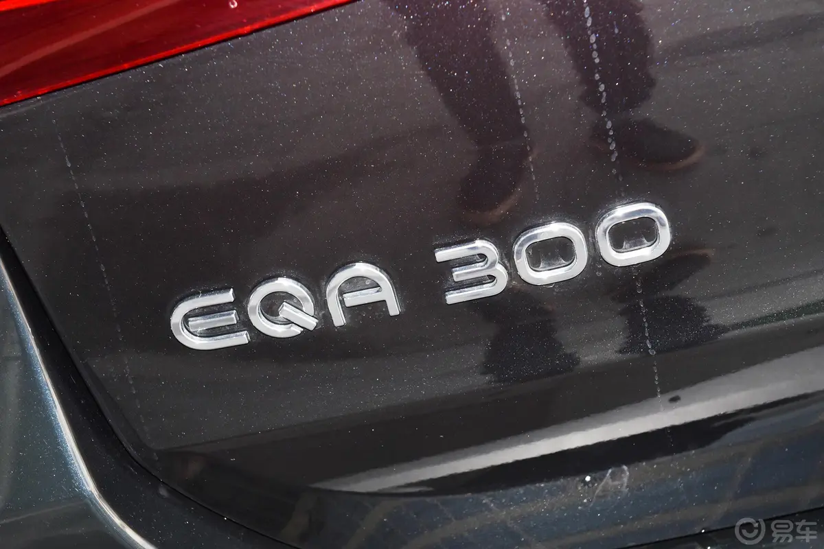 奔驰EQAEQA 300 4MATIC 首发特别版外观
