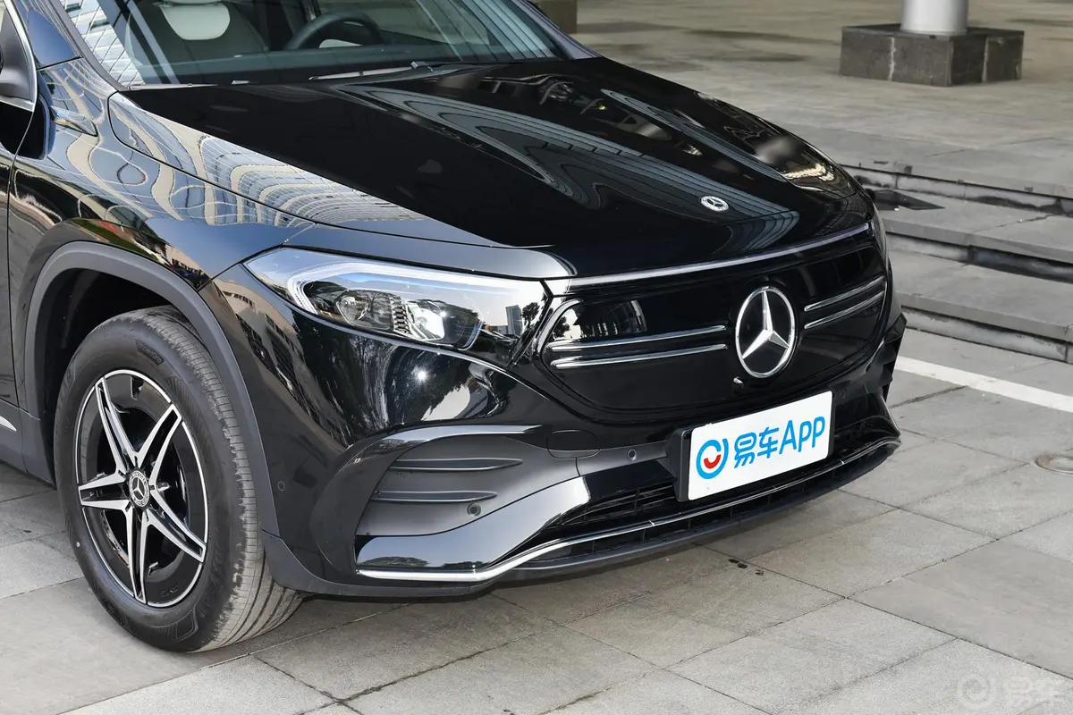 奔驰EQAEQA 300 4MATIC 首发特别版外观