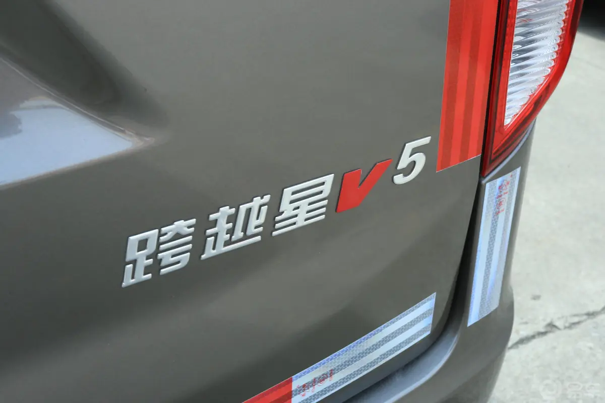 跨越星V51.5L 手动 2座JL473QH外观