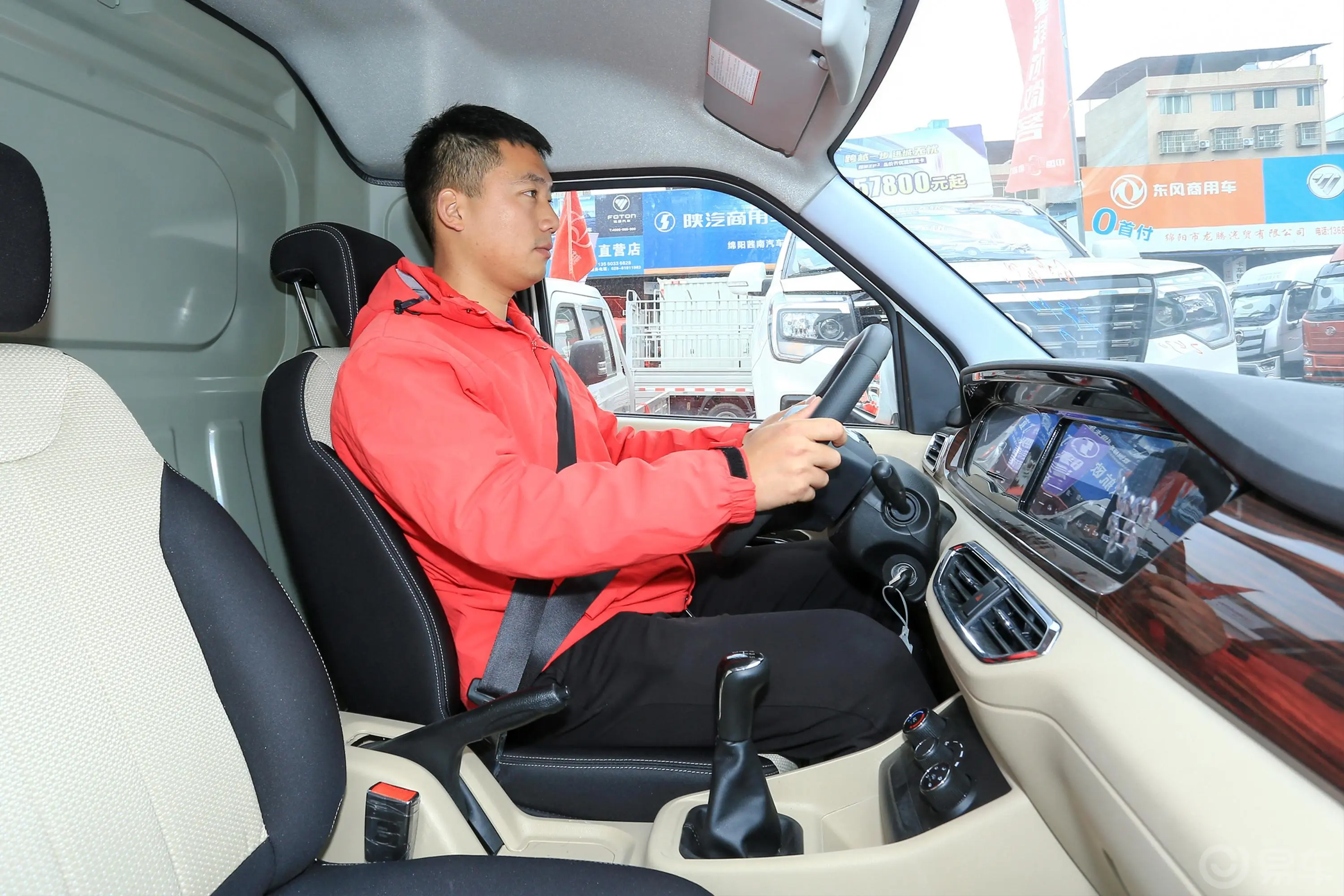 跨越星V51.5L 手动 2座JL473QH内饰