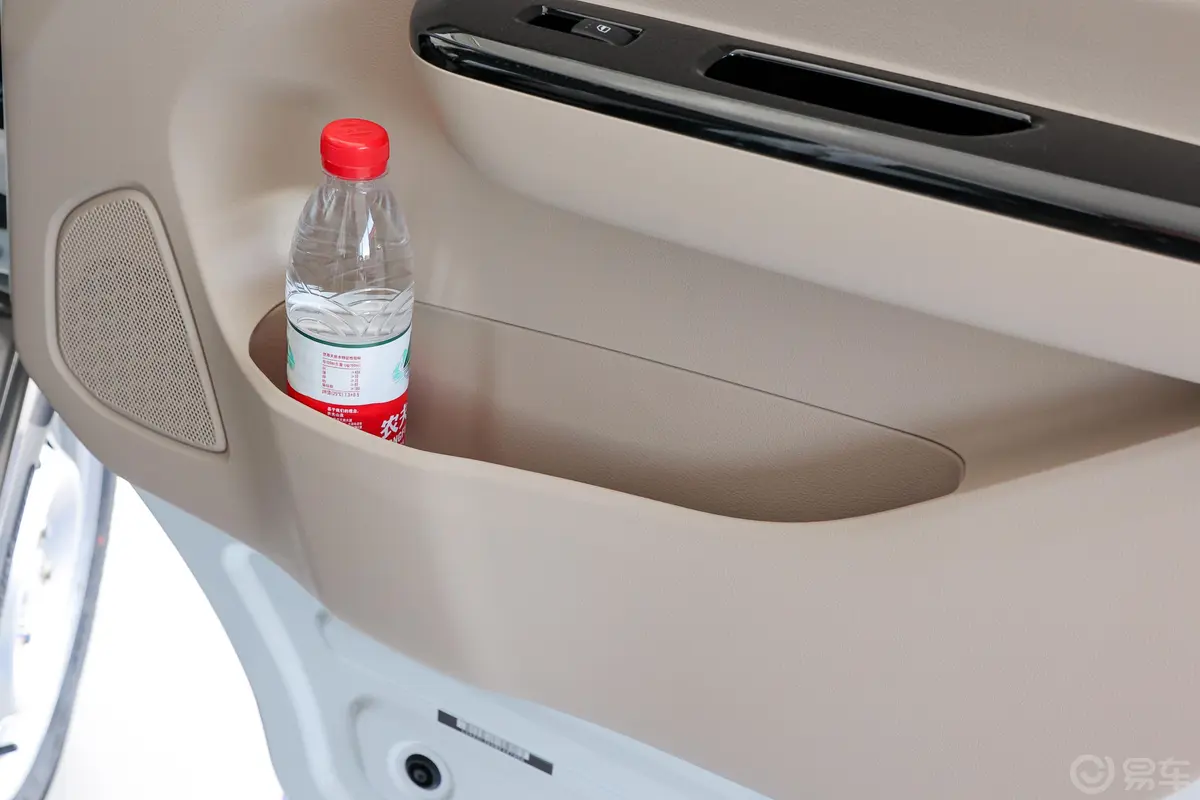 跨越星V31.5L 客车舒适型 7座内饰